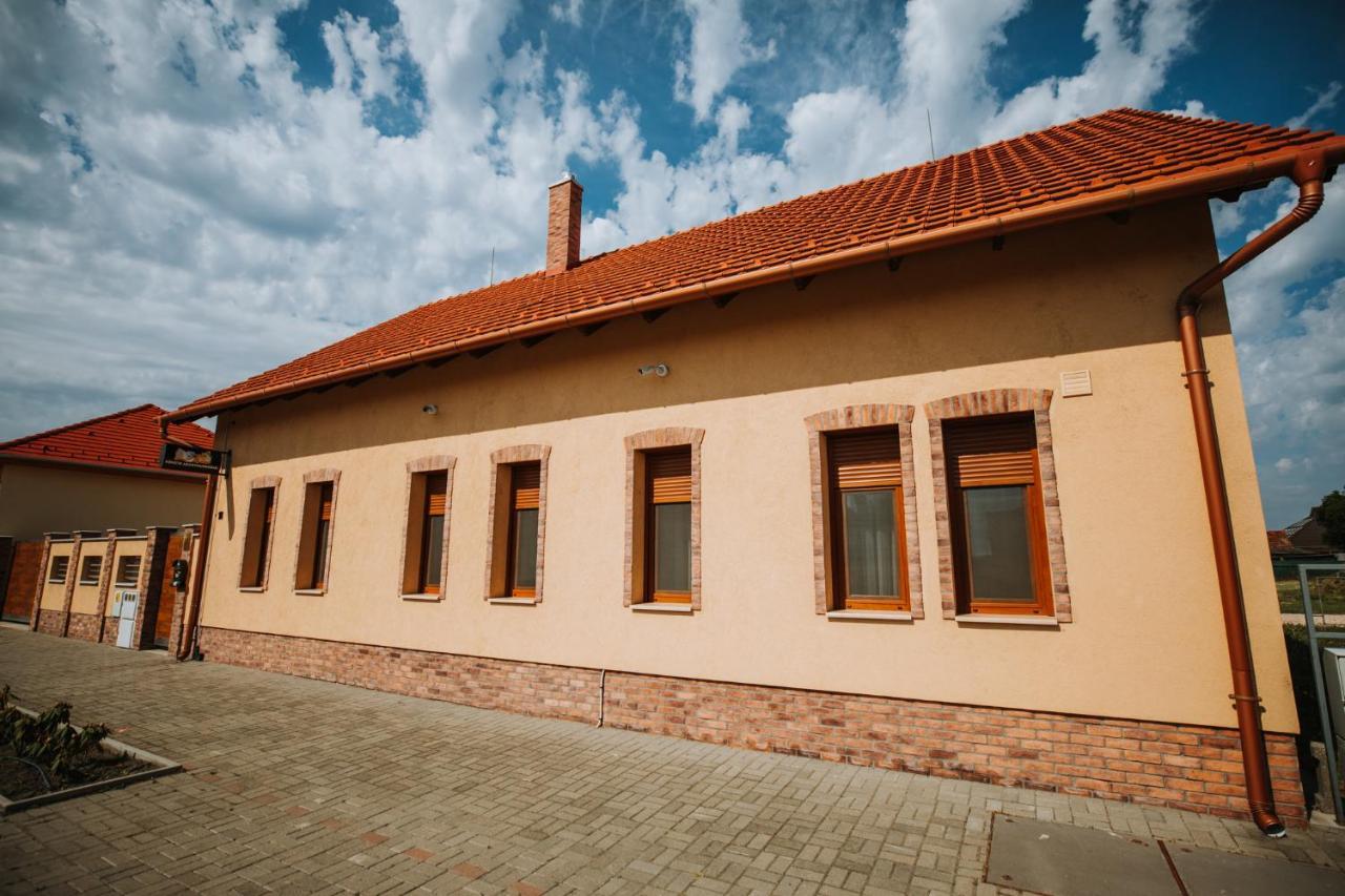 Mórahalom Nemeth Apartmanhazak מראה חיצוני תמונה